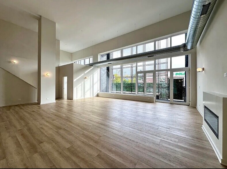 Building Photo - 3207 N Narragansett Ave