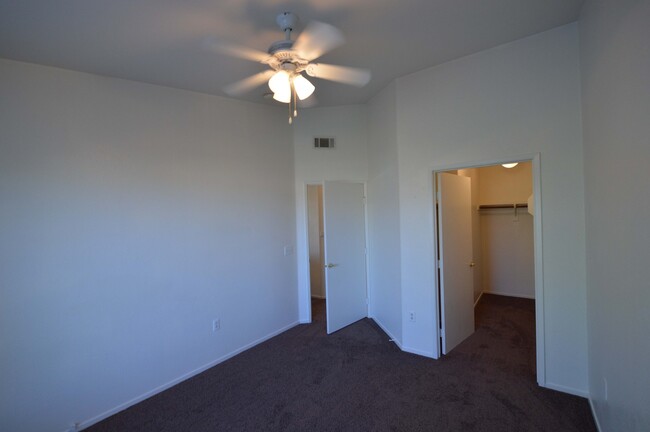 Building Photo - 2nd Floor Condo in a Gated Northeast Commu...