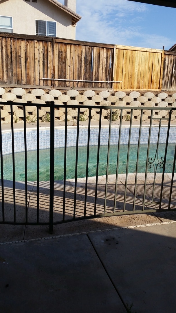 Building Photo - POOL FOR THE SUMMER! SPACIOUS 4 BEDROOM 3 BATH EAGLE RANCH HOME