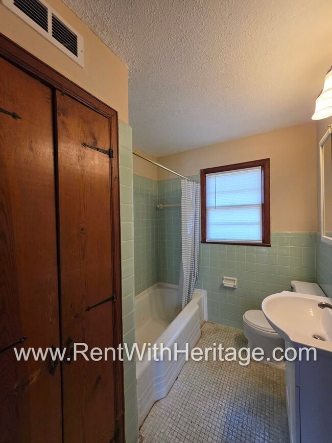 Building Photo - AWESOME RANCH HOME/ TOTAL ELECTRIC /2 LIVINGROOMS / ALMOST HALF ACRE / GREAT LOCATION/ POPULAR BR...