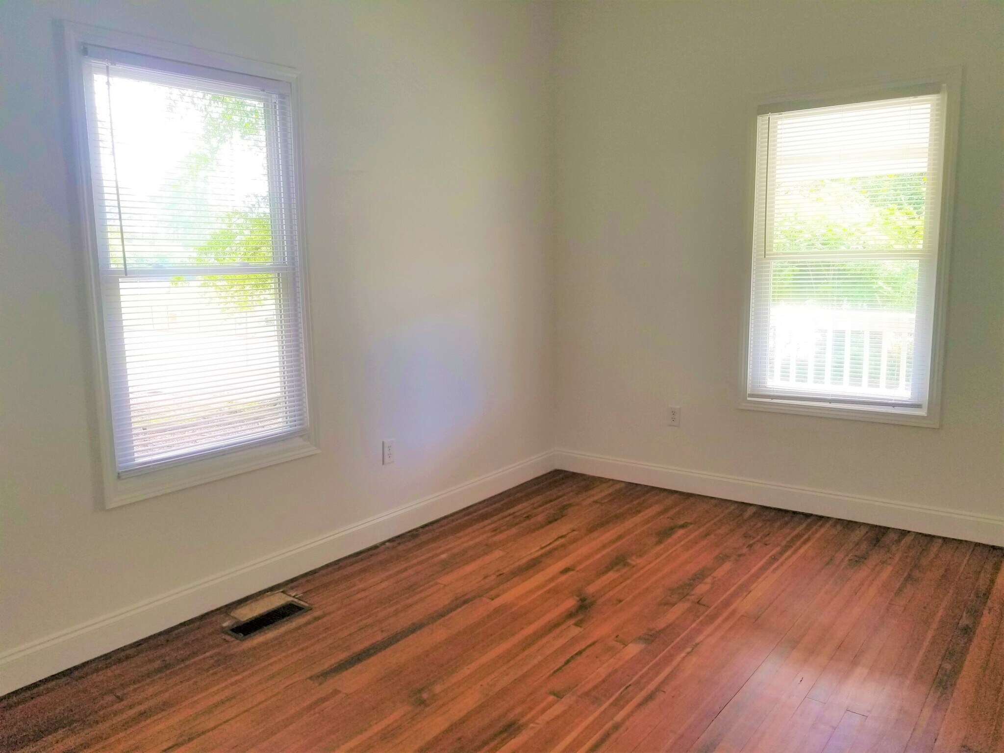 Building Photo - 12 N YMCA ST