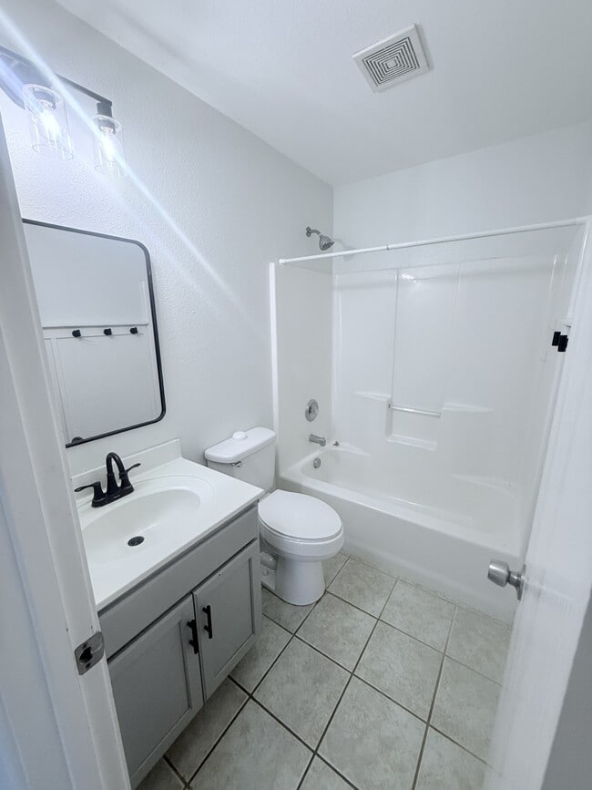 Building Photo - 2301 Tropical Wind Dr