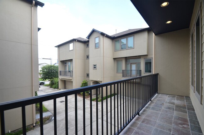 Building Photo - 2211 Hutchins St