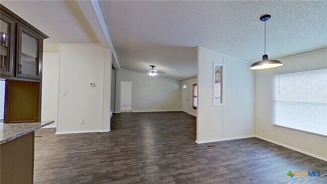 Building Photo - 100 Co Rd 194