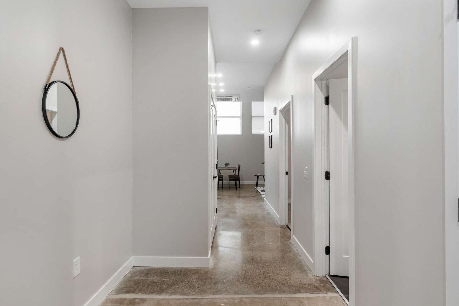 Building Photo - 205 W 4th St