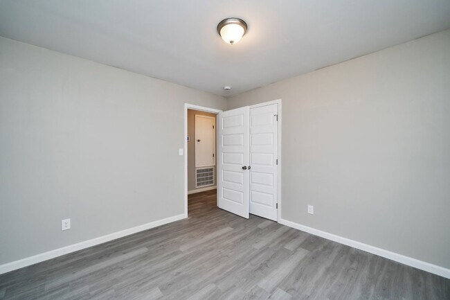 Building Photo - Move-In Ready 4BR with Renovated Interiors...