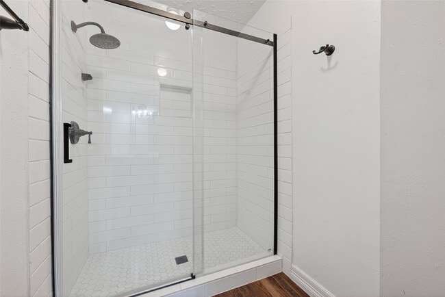Building Photo - 15806 Pfeiffer Dr