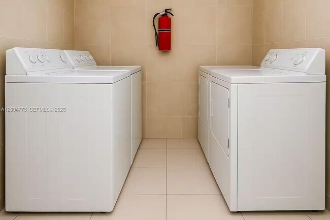 Building Photo - 1045 94th St