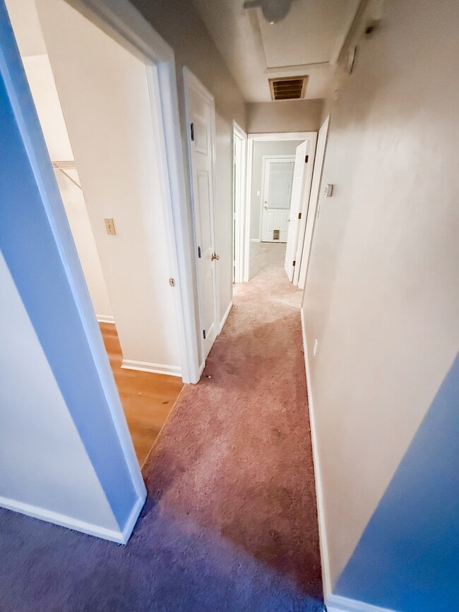 Building Photo - 416 Richview Park Cir W