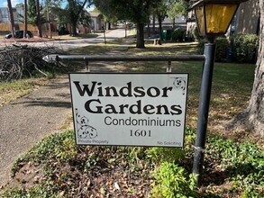 Building Photo - Nice 3 Bedroom 2 Bathroom Windsor Gardens ...