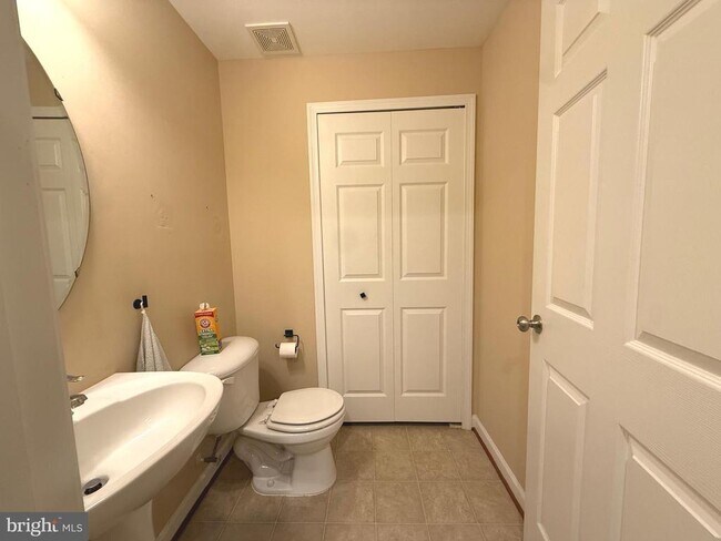 Building Photo - 60 Deerbrook Dr