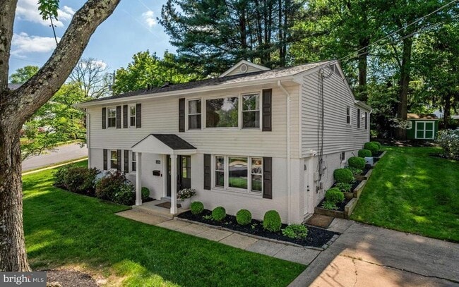 Building Photo - 1109 Hillcrest Dr SW