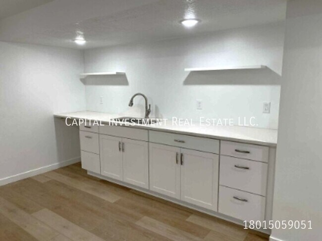 Building Photo - 4692 Camellia Ln