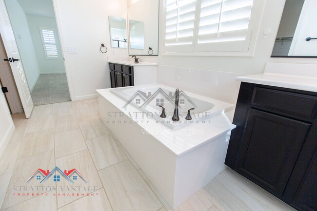 Building Photo - 959 W Zion Pl