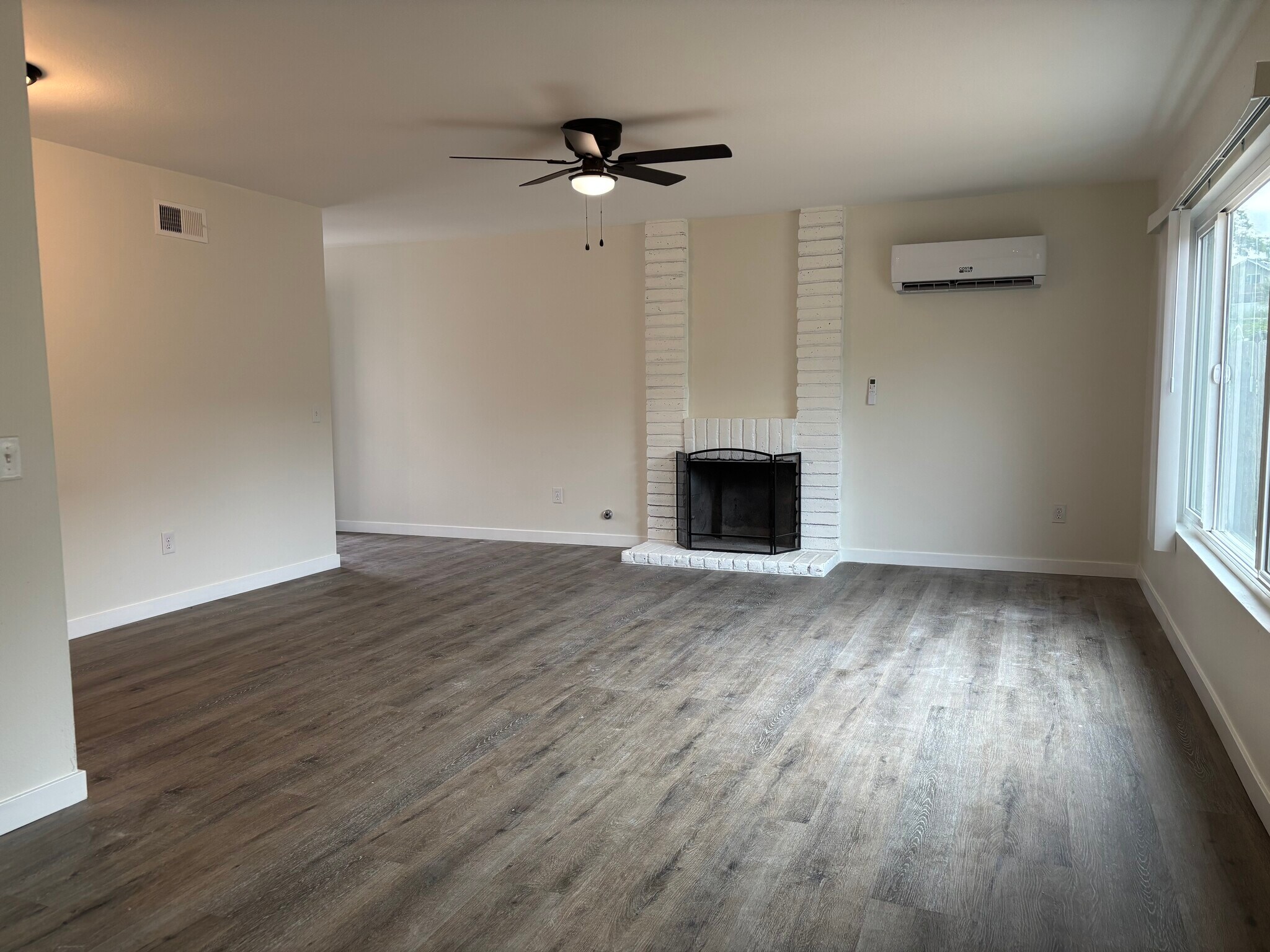 Building Photo - 11385 Almazon St