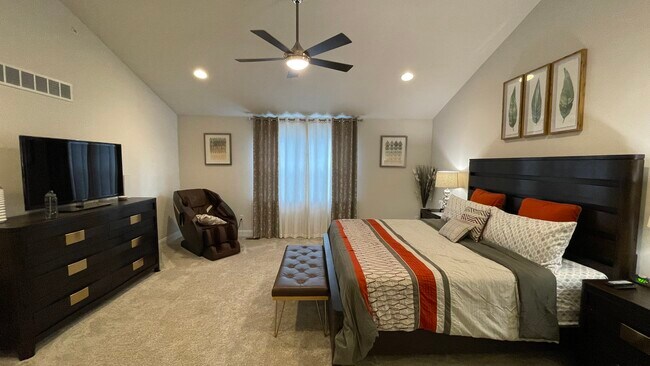 Building Photo - 126 Iron Hill Way