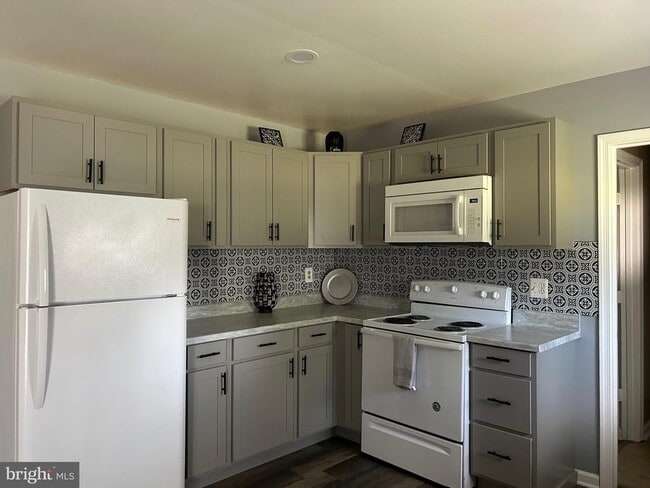 Building Photo - 9700 Cedarhollow Ln