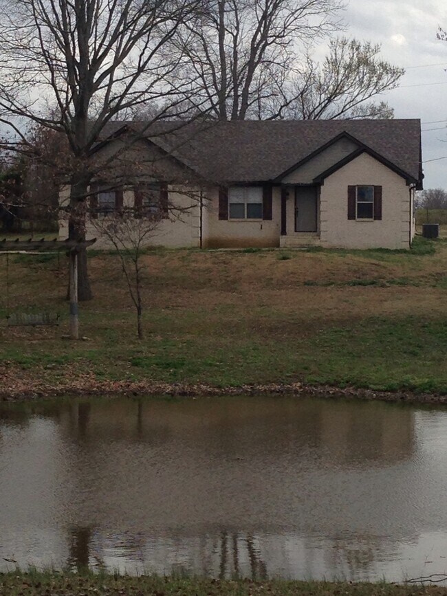 Building Photo - Country Living at it's best