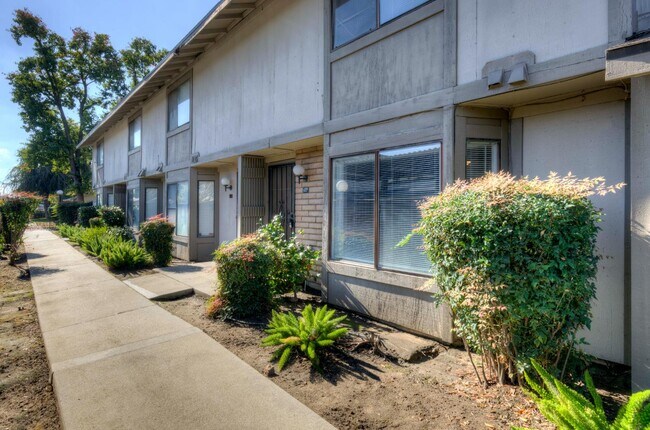 Building Photo - 4676 E Alamos Ave