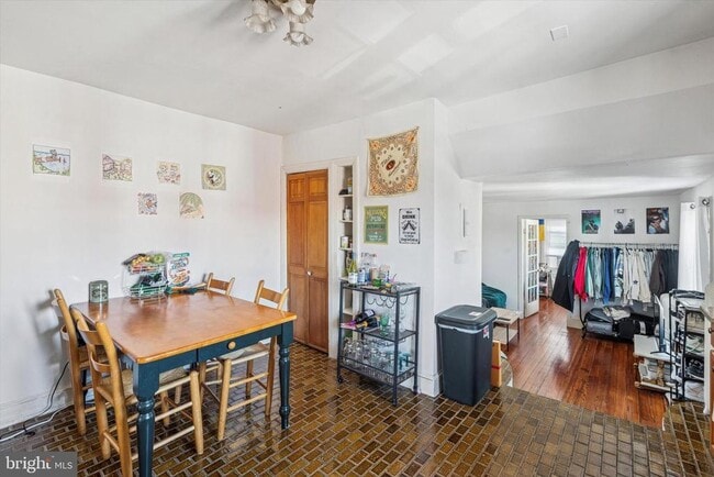 Building Photo - 418 N 32nd St