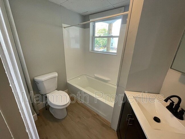 Building Photo - 539 Pine St