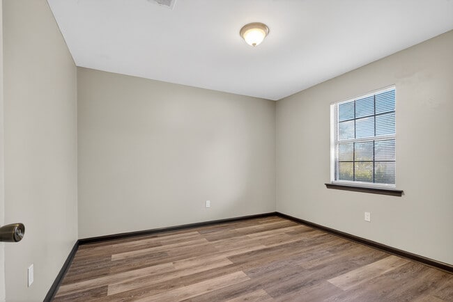 Building Photo - 314 Nottingham Way