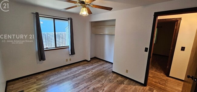 Building Photo - Single Family Home in NE Grants Pass with RV Parking