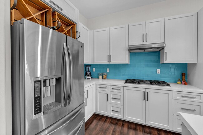 Building Photo - 35 Calle La Reina