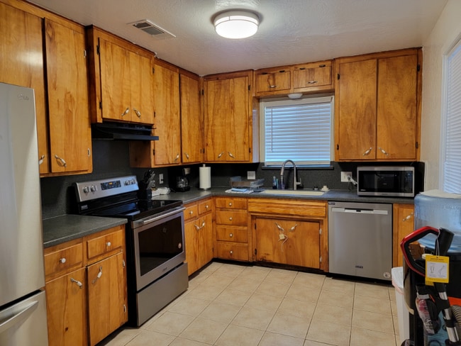 Building Photo - 21800 CA-140