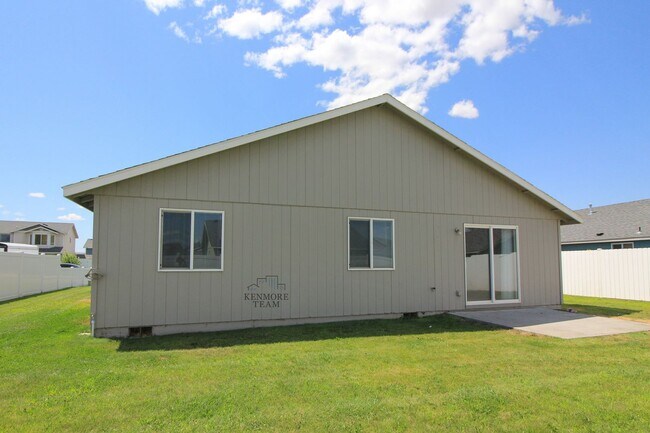 Building Photo - 3 Bed/2 Bath Rambler in West Pasco