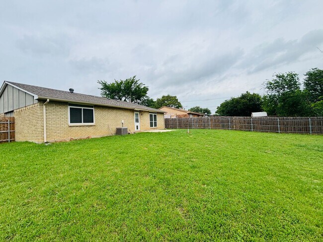 Building Photo - Charming home for lease in the heart of North Richland Hills!