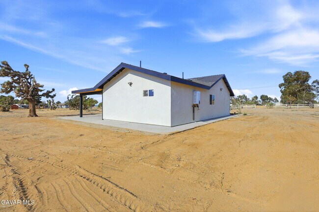 Building Photo - 40235 17th St W