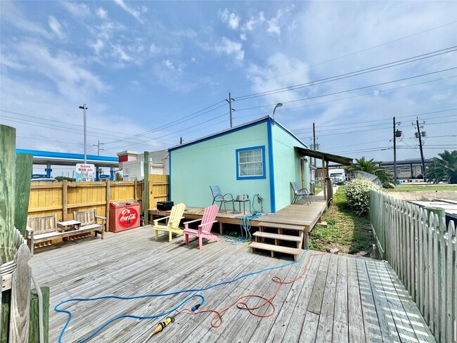 Building Photo - 6104 Heards Ln