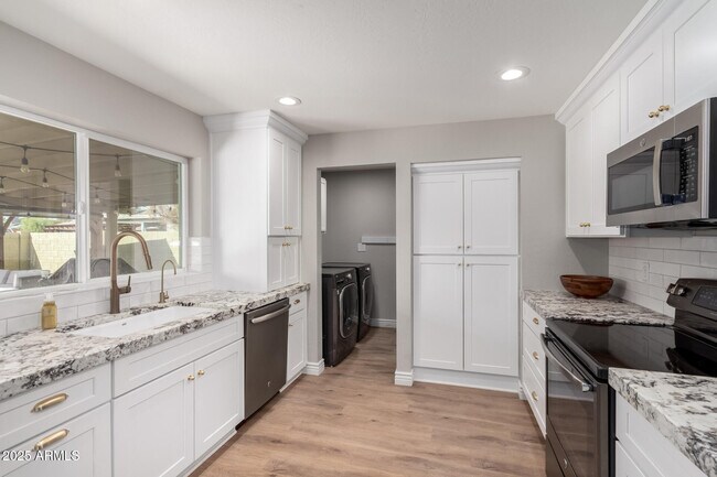 Building Photo - 3503 E Campo Bello Dr