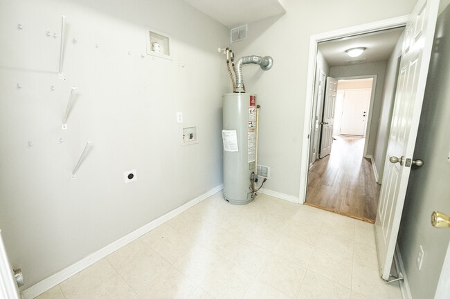 Walk in laundry room with full size washer and dryer hookup. Plenty of pantry space also - 2922 Duvalla Ave