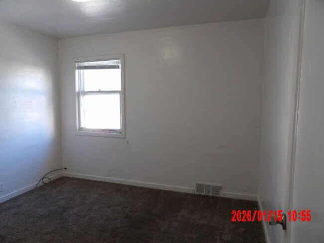 Building Photo - 2-bedroom Duplex with Brand New Mini Split!