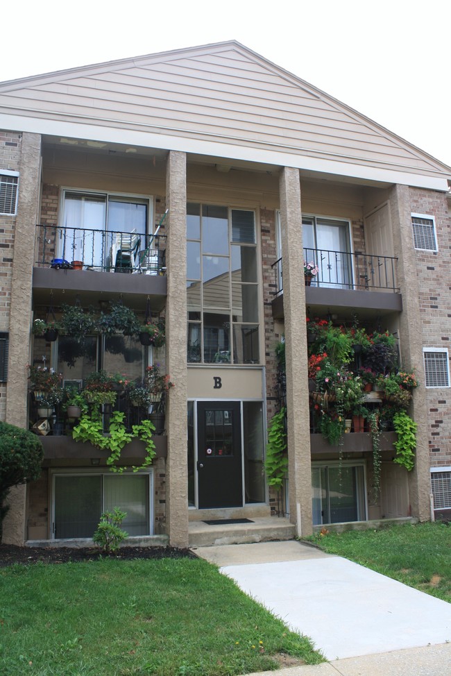 Building Photo - Manor Crossing