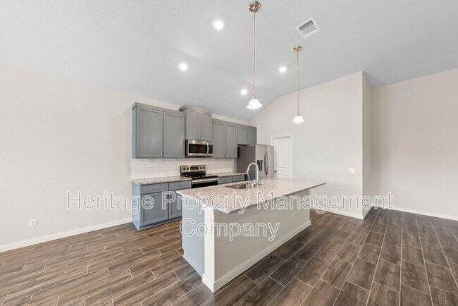 Building Photo - 148 Sambar Main