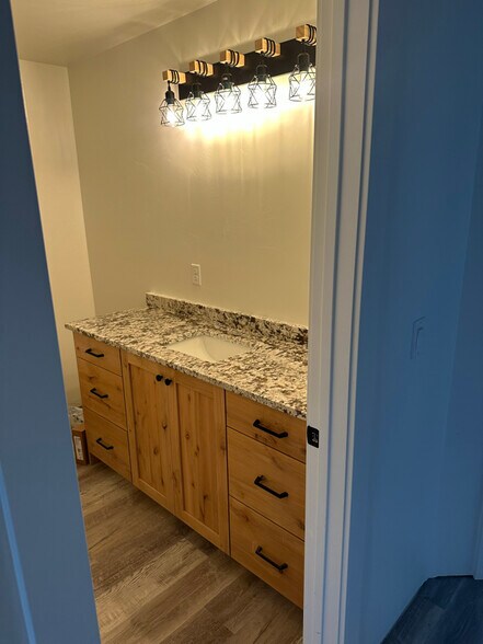 Building Photo - 520 E South Weber Dr