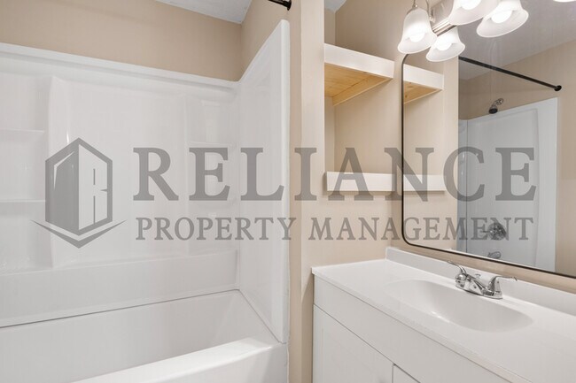 Building Photo - 410 S Estelle St