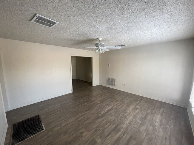 Building Photo - Charming 2-Bedroom Retreat in the Heart of Lubbock