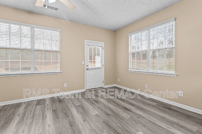 Building Photo - 4932 Vireo Dr