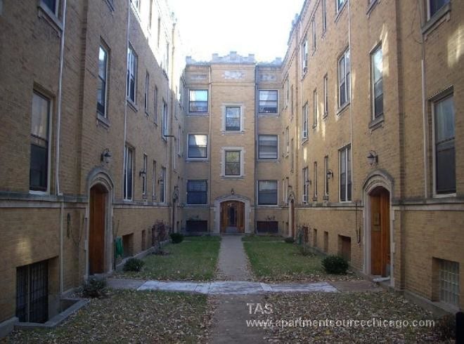 Building Photo - 2 N Bissell St