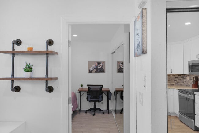 Building Photo - 3050 Rue D’Orleans