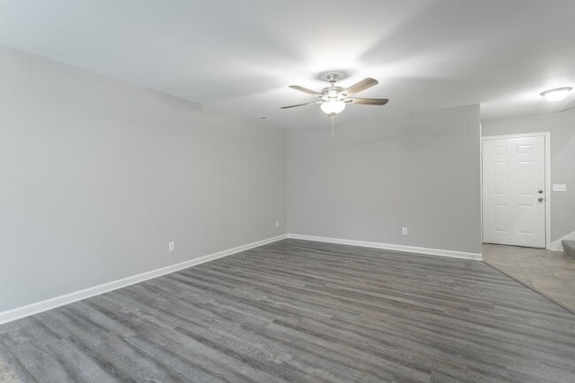 Building Photo - 2 Bedroom, 2 Bath townhome in East Brainerd!