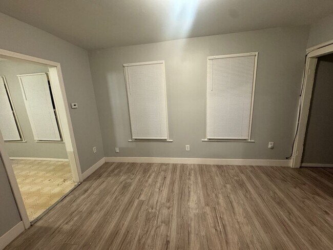 Building Photo - 7602 Wentworth Ave