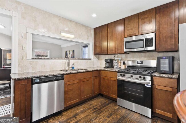 Building Photo - 867 Beecher St SW
