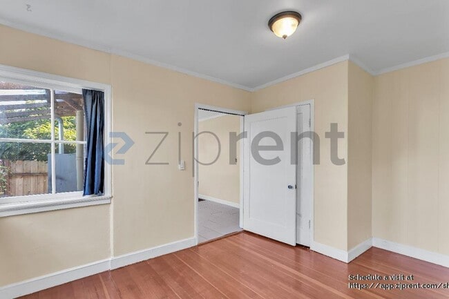 Building Photo - 1052 45th St
