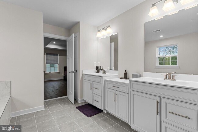 Building Photo - 12105 Empire Ln