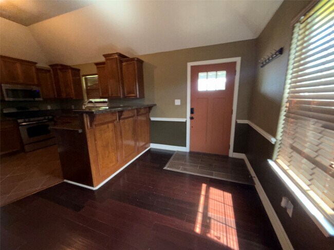 Building Photo - 8233 Hickok Ln